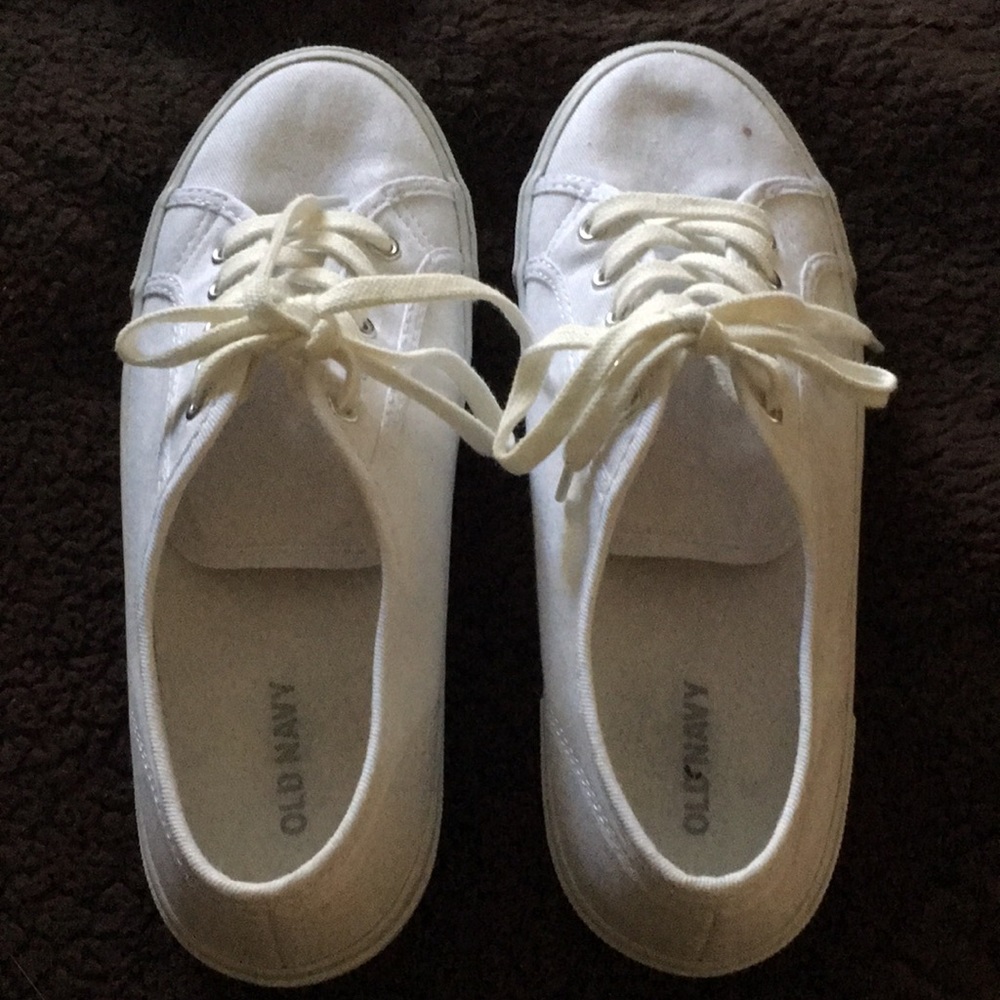 Old Navy canvas tennis shoes